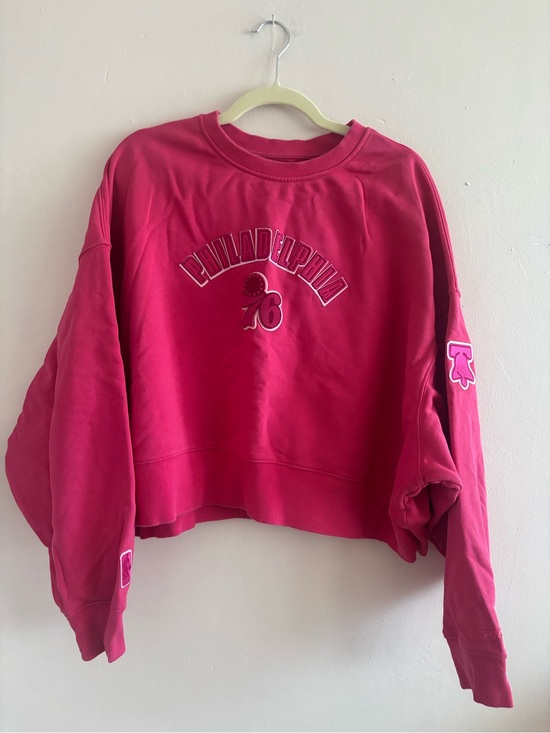 Pro Standard Tops - Philadelphia 76ers Pink Cropped Crew Sweatshirt